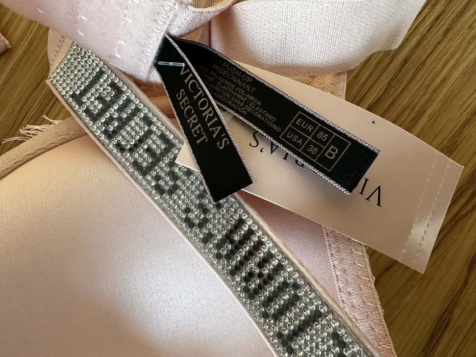 Komplet bielizny Victoria’s Secret 85B stanik + stringi B85 38B