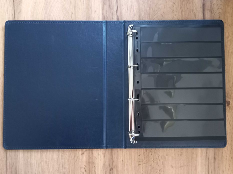 Nowy klaser album granatowy A4 plus 9 kart na znaczki.