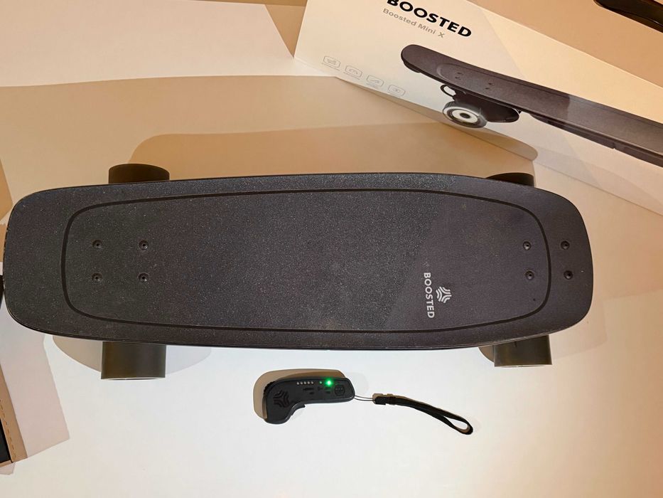 Skate Boosted Mini X — excelente estado + ShredLights