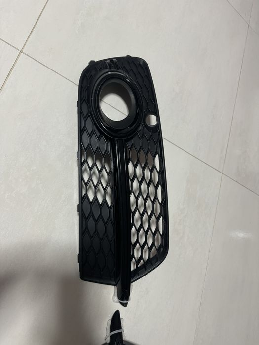 Kratki w zderzaku przednim Audi Q5