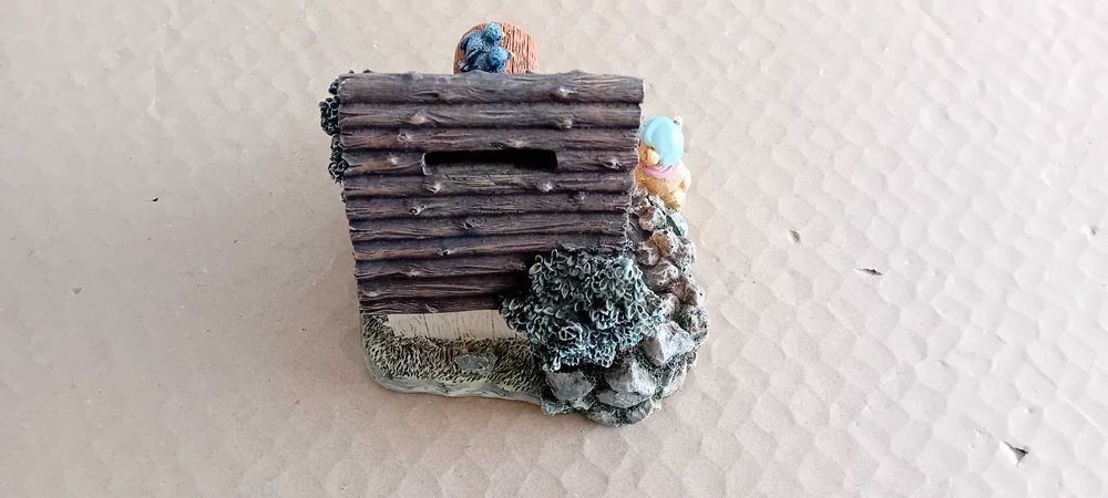 Mealheiro em forma de casa inglesa