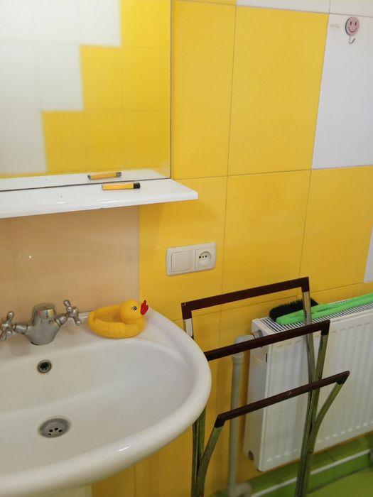 Продам 2х комн квартиру с мебелью и техникой. Свой гараж и погреб. 15 минут от метро Гагарина. Левада