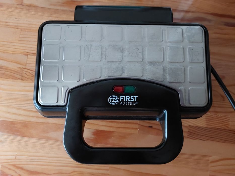 Вафельниця First FA-5305-4, нюанс.