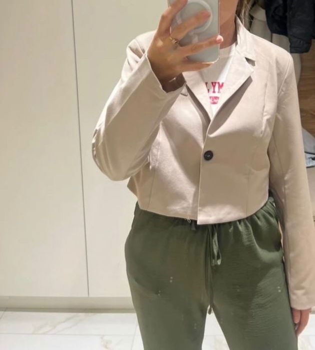 Krótka beżowa marynarka