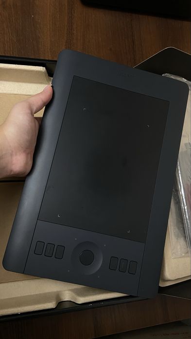 Графічний планшет Wacom Intuos Pro S