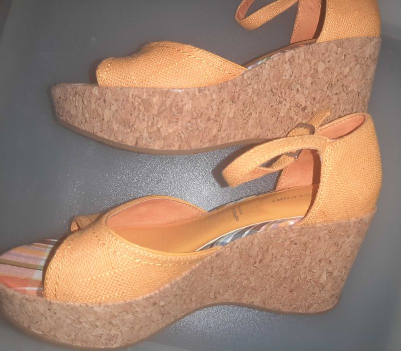 Sandalias na cor ocre Rockport