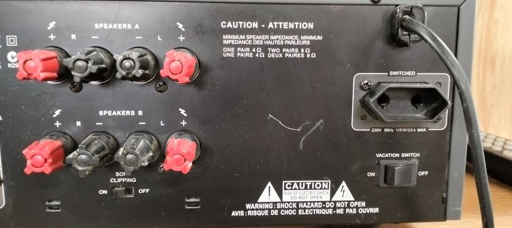 Amplituner NAD C720 BEE