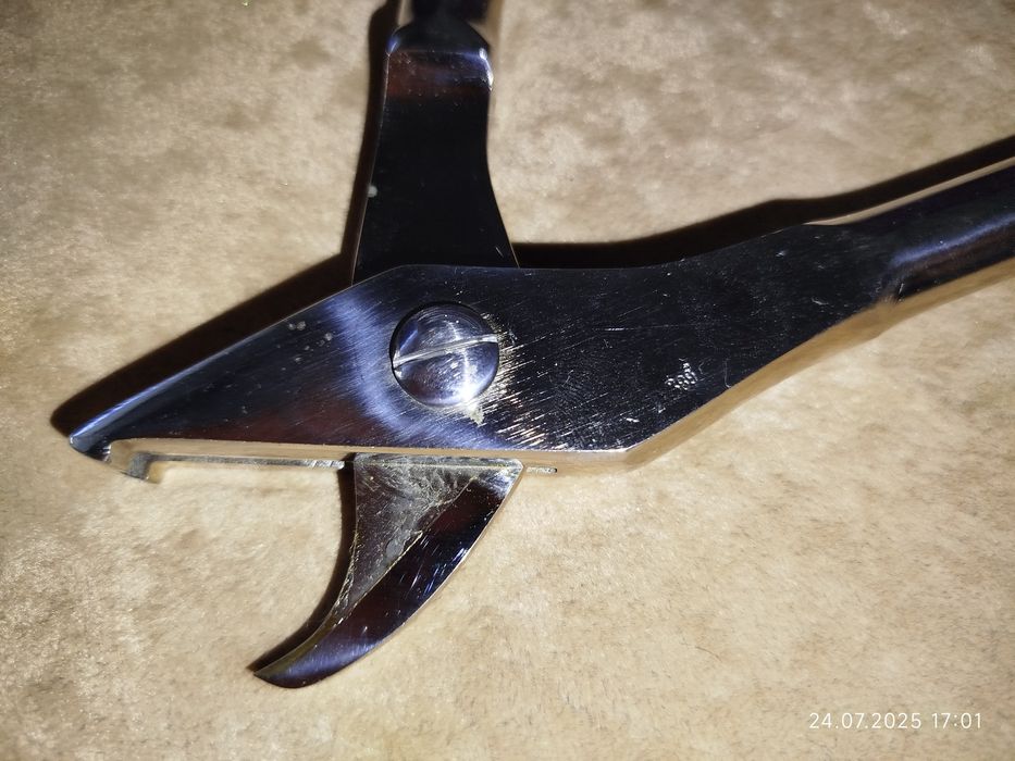 Медицинские ножницы Н-28 для разрезания гипсовых повязок.