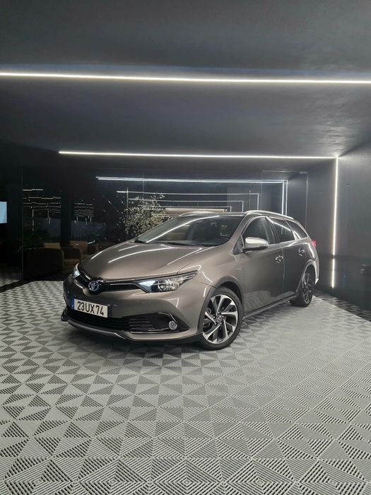 Toyota Auris Touring Sports 1.8 HSD Comfort + Tech Pack + Sport Pack