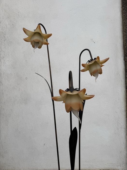 Candeeiro de pe alto com flores