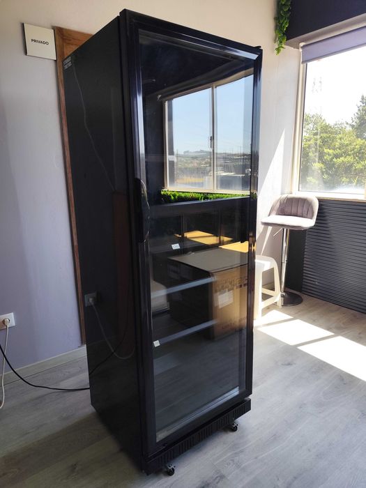 Frigorífico Vitrine Expositora Preta 347L / Porta de vidro / Led / Como Nova