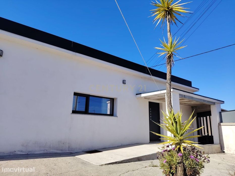 Moradia térrea T2+1 restaurada na Póvoa do Valado