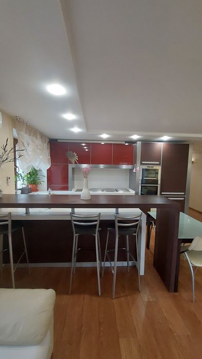 Оренда великої квартири центр Сталеварів