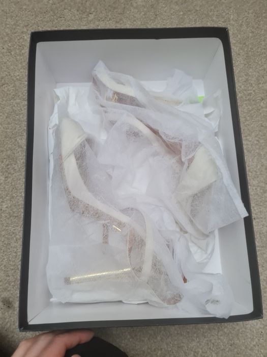 Buty szpilki Kazar 37 białe sandały paski