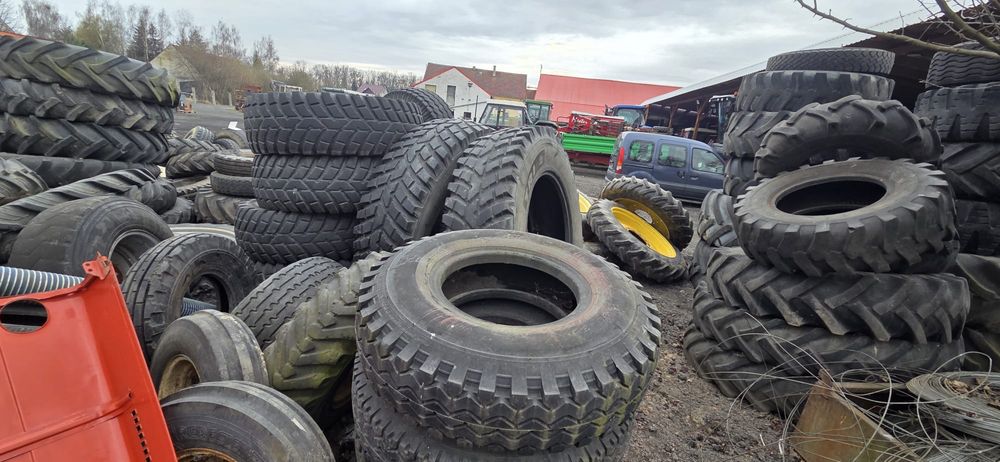 Koła do międzyrzędzi Massey Ferguson 300/95-46 12,4-32