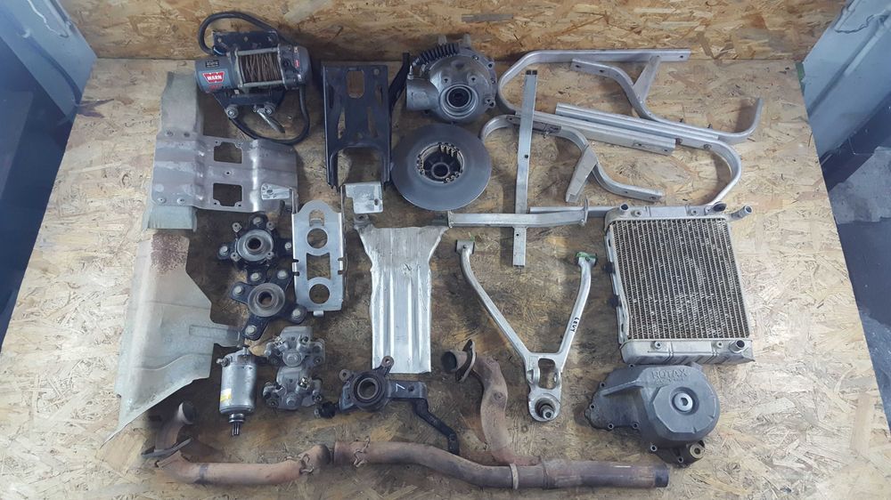 Can Am Renegade 800 G1 mocowanie zbiorniczek ucho uchwyt drazek korek