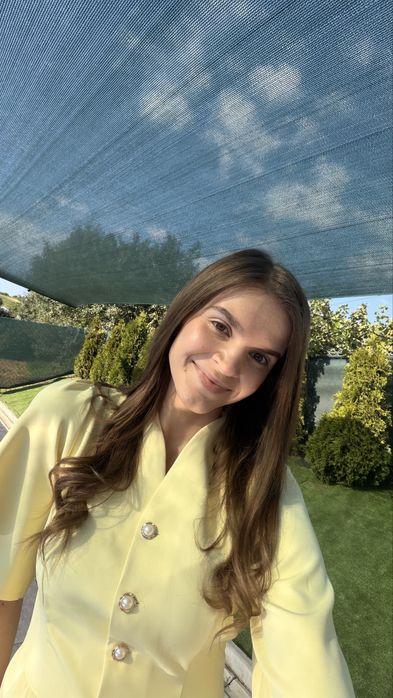 Костюм butter yellow кольору