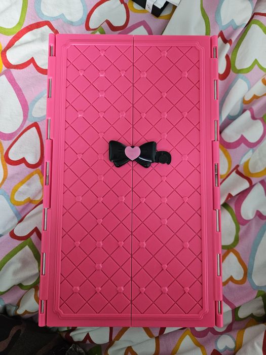 Szafa na ubrania dla lalek