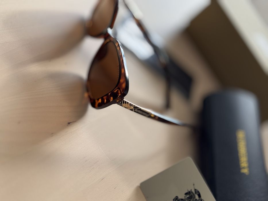 Oculos de sol da Burberry