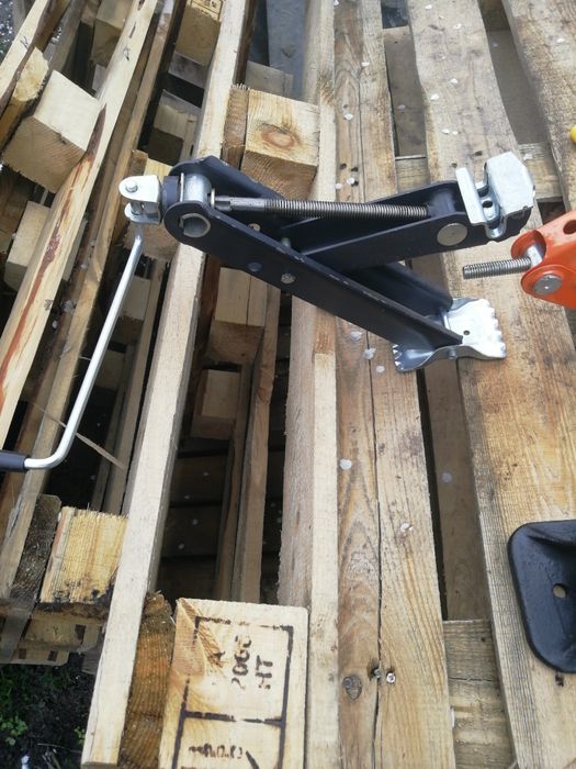 Домкрат винтовий винтовой УАЗ. Гідравлічний Гидравлический  5 -тонн.