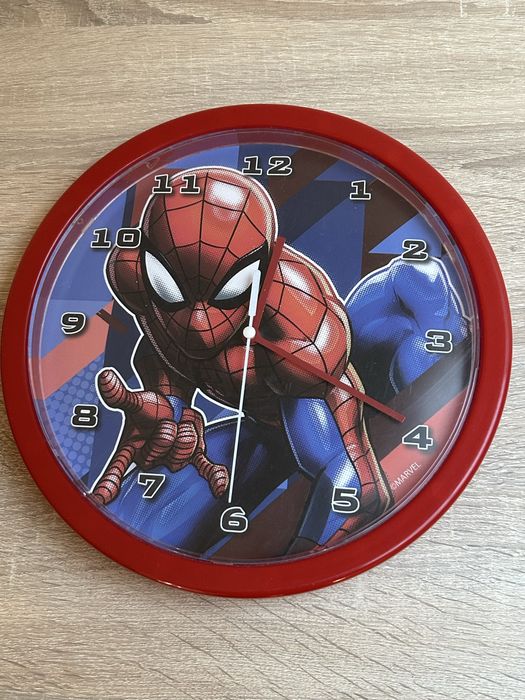 Zegar ścienny ze spidermanem na baterie
