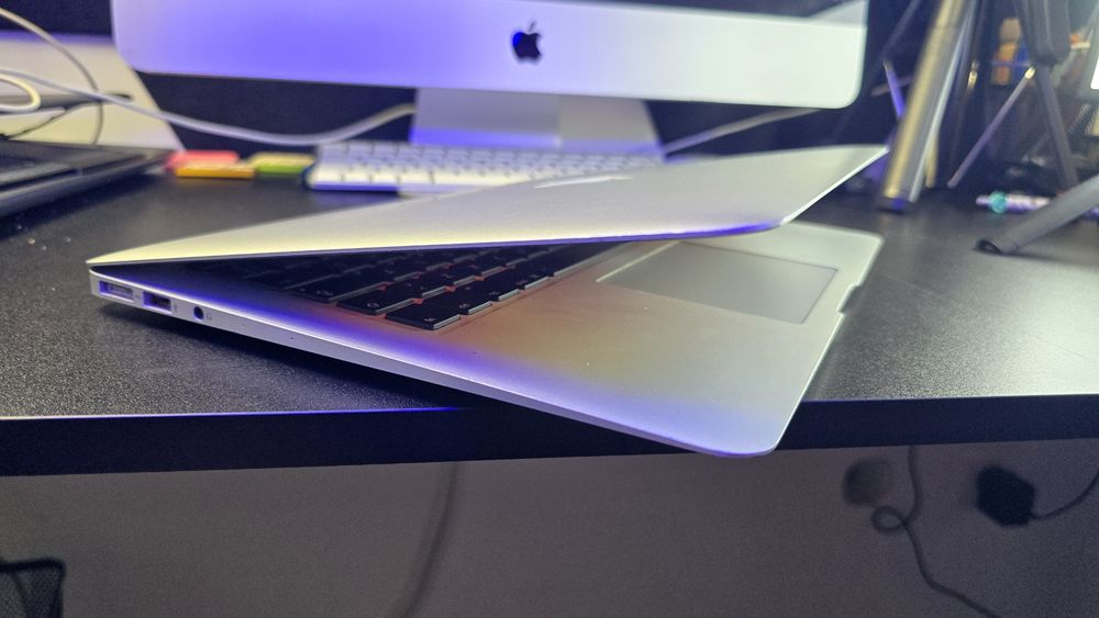 MacBook Air 13" | SSD + 8GB RAM | Leve e Rápido | Pronto a Usar