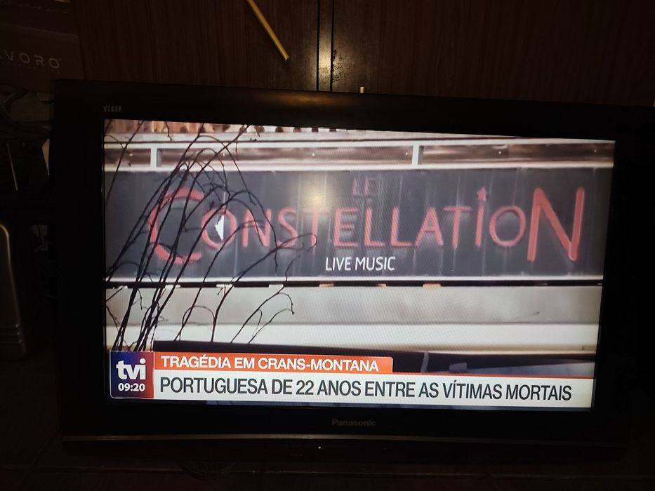 Televisão LCD Panasonic TX-32LE8F. 32 polegadas