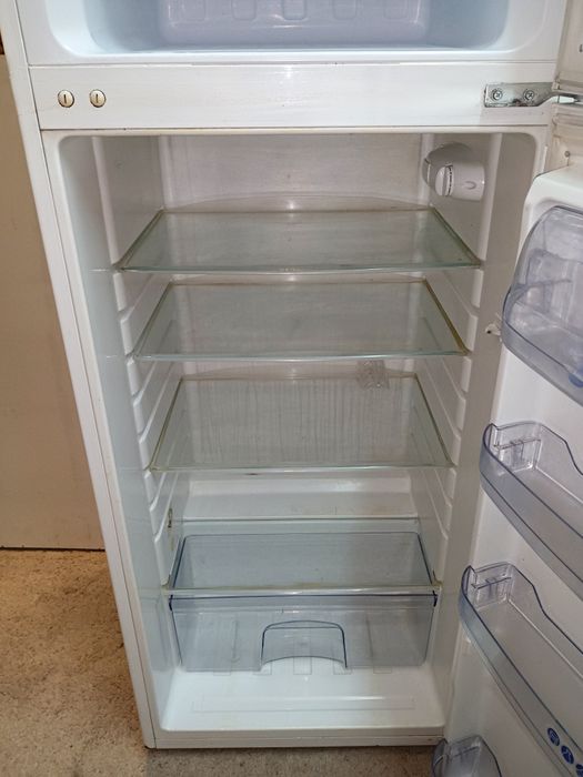 Frigorífico combinado a funcionar perfeitamente e exemplar estado. fri