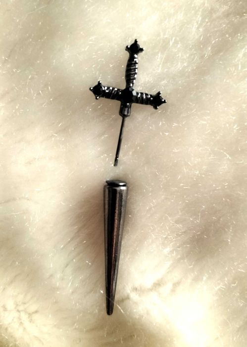 Brinco Cruz metal com pedras pretas - Portes grátis