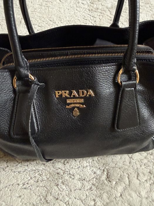 Prada torba skorzana zlote dodatki czarna