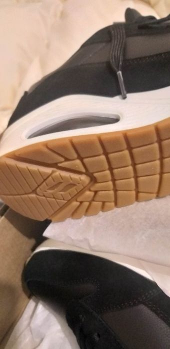 Продам кроссовки