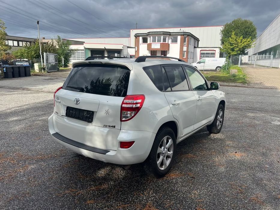 Toyota RAV-4 2012...