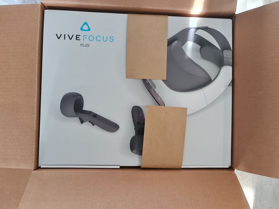VR шолом HTC Vive Focus Plus