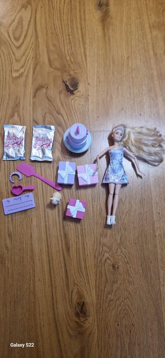 Sprzedam lalkę Barbie party unboxed