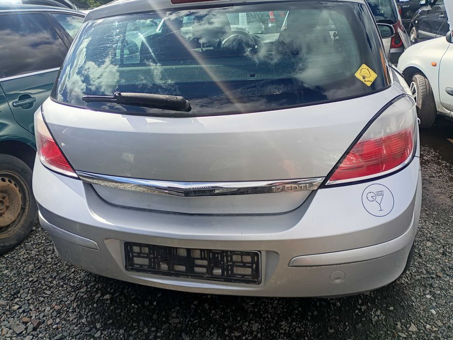Opel Astra H Z157  1,7 klapa tylna hb 5d, części transport FV dostawa