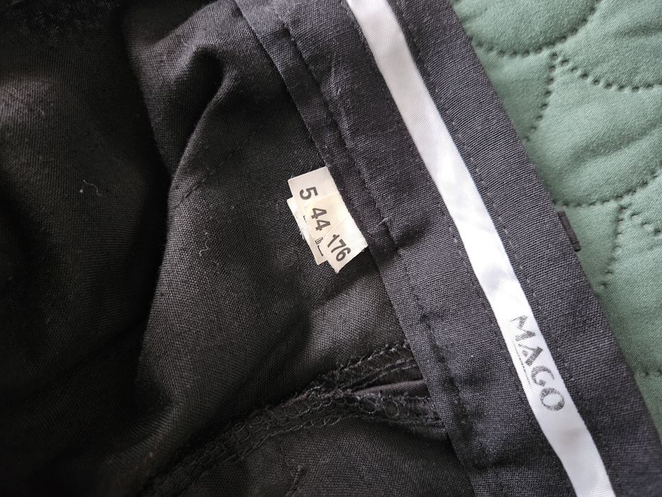 Czarny garnitur męski