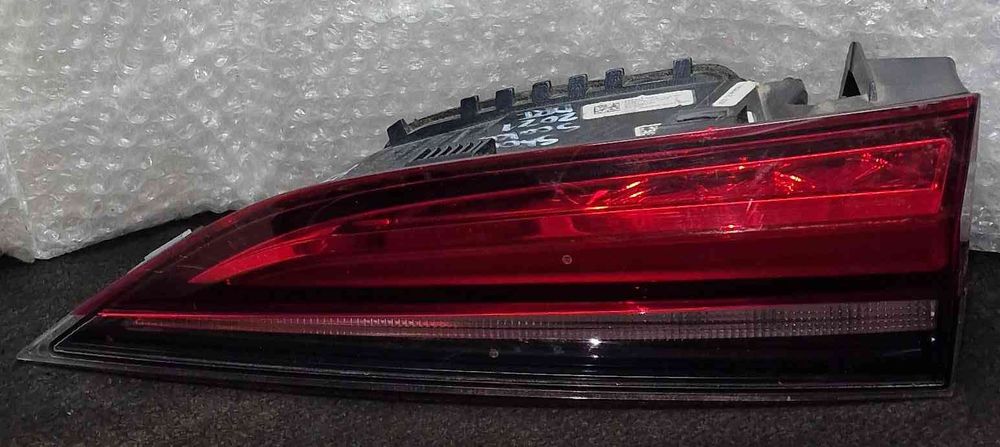 Farolim da Mala Direito 657945308A - SKODA SCALA