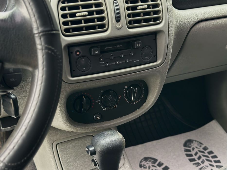 RENAULT SYMBOL 2003 року, 1.4 газ/бензин, автомат, передній привід.