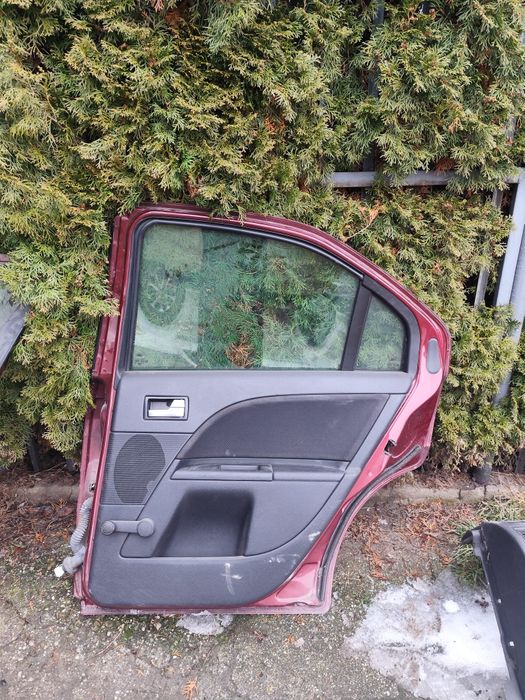 Drzwi ford mondeo MK3 2005 czerwone