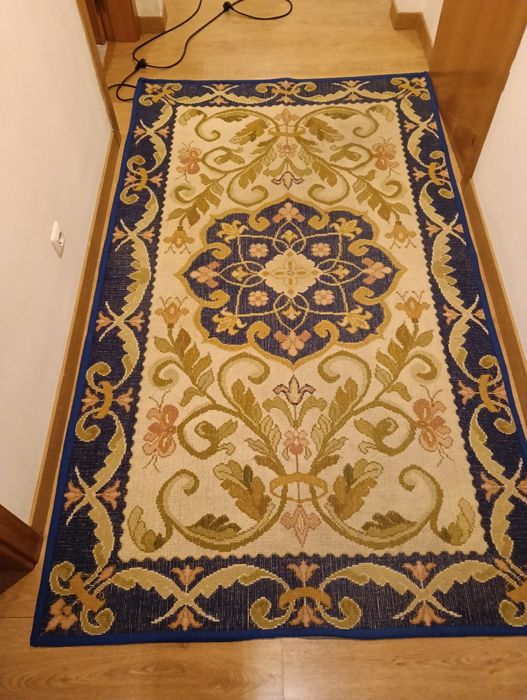 Tapete de Arraiolos 1,40 x 2,35
