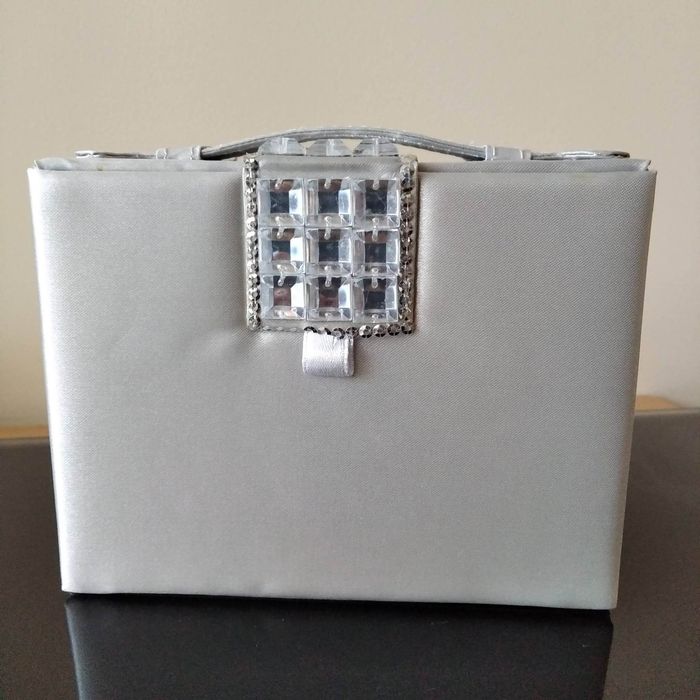 Zestaw przyborów do manicure i makijażu w walizeczce.NOWY.