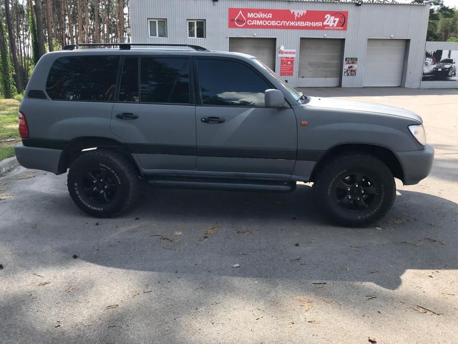 Toyota LandCruiser 100