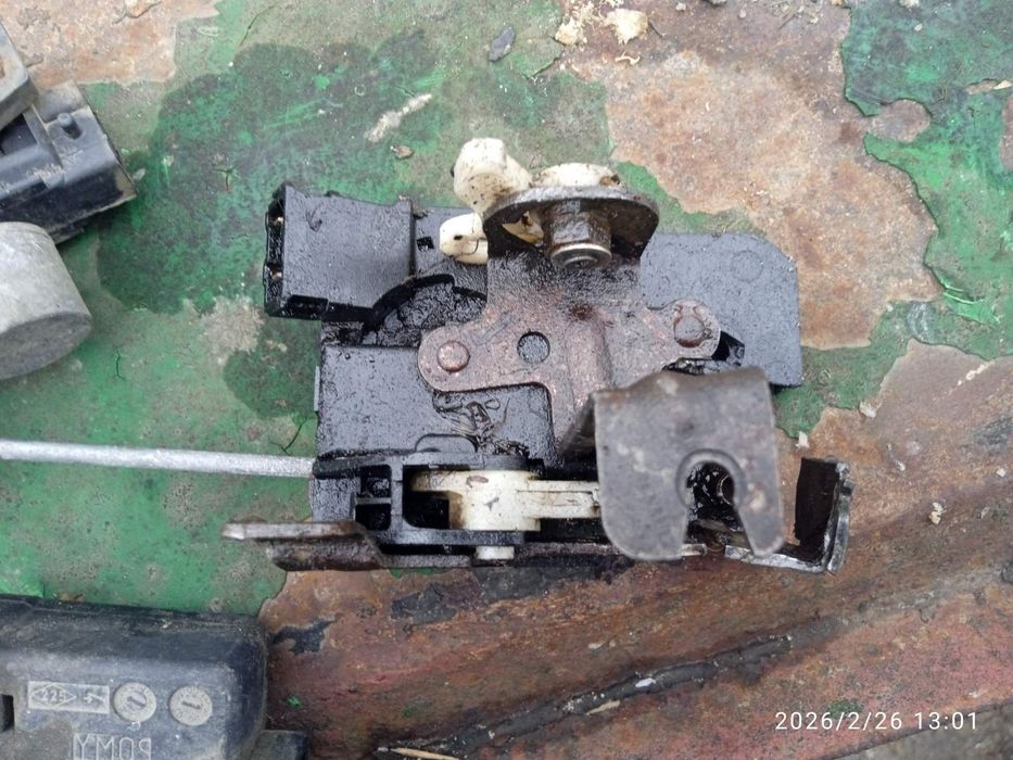 Замок багажника  Рено лагуна 1 универсал