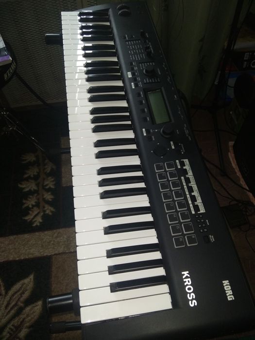 Продам робочу станцію Korg Kross 61.