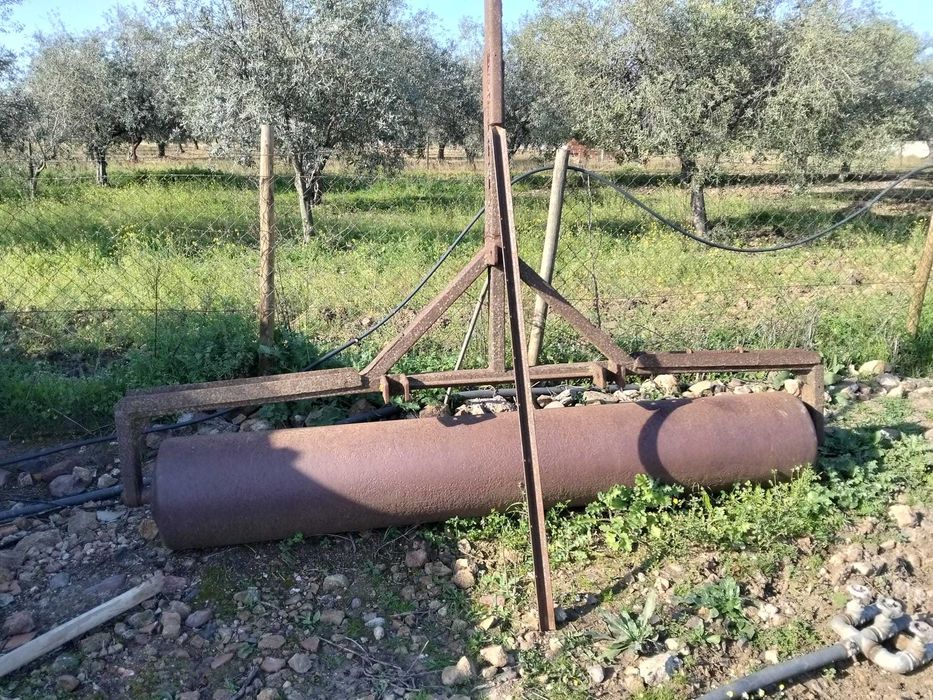 Vendo alfaias agrícolas