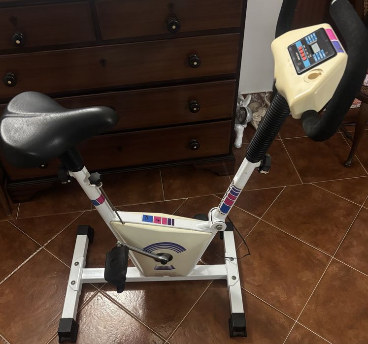 Vendo bicicleta fixa usada