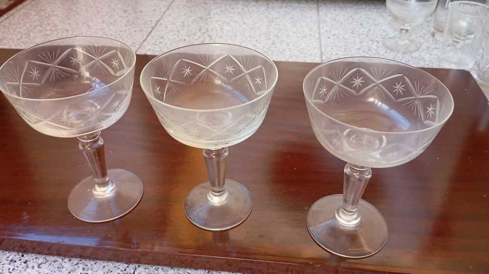 Copos e taças 0,50 cêntimos cada