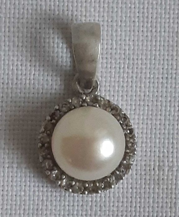Серебряная подвеска с жемчугом и фианитами