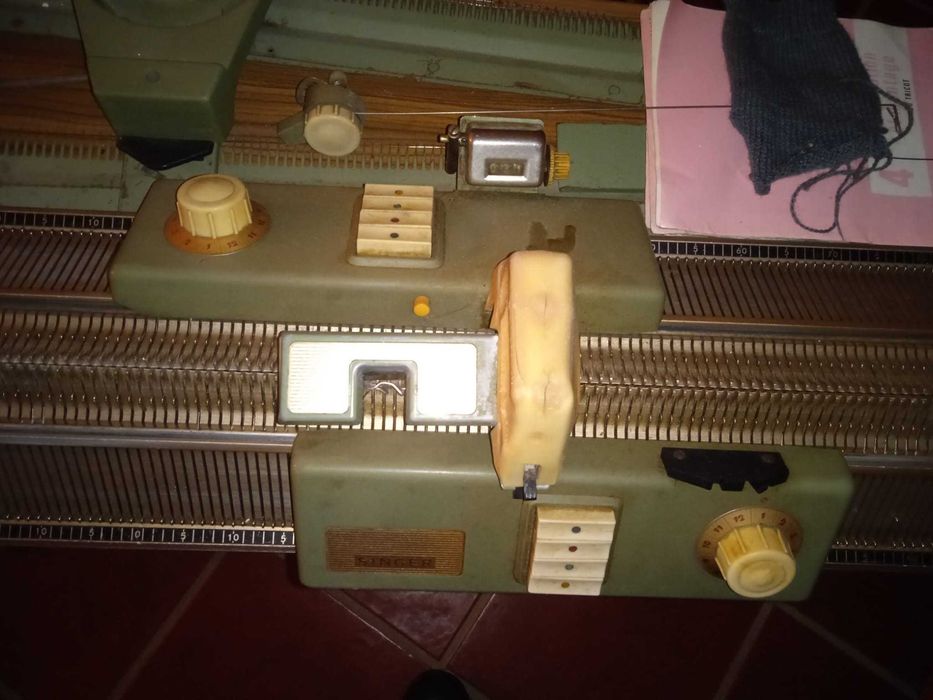 Maquina de tricotar SINGER
