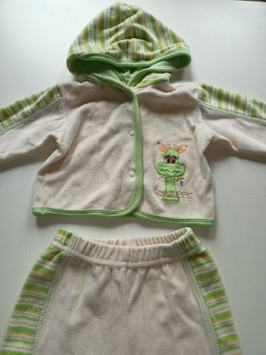 Zestaw dwa komplety/dresy spodnie+bluza, sukienka rozm. 62, wiek 0-3 m